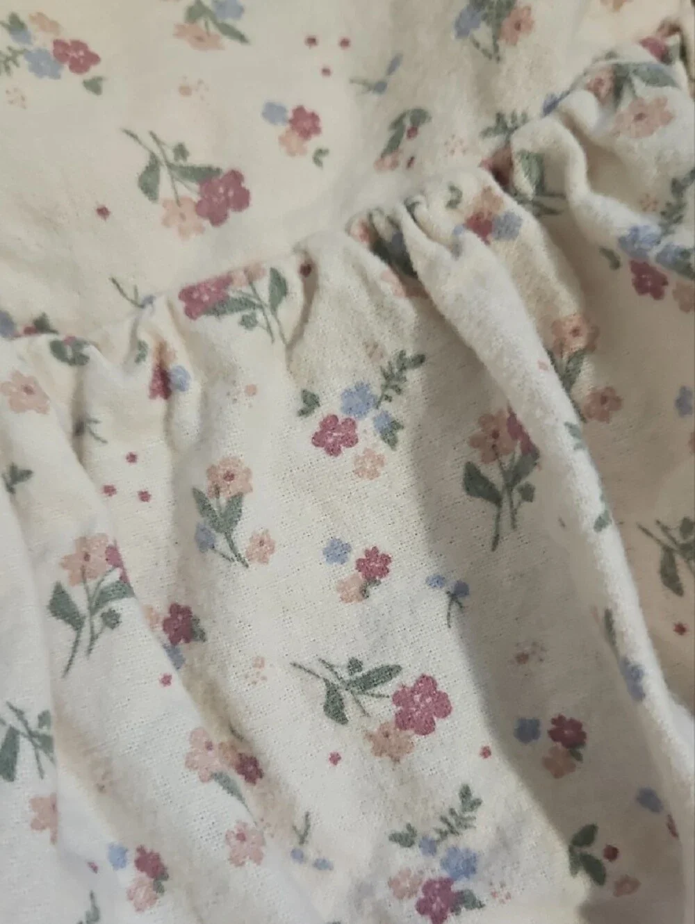 Tullabee Floral Off-Shoulder Peasant Bodysuit in Cream size 3-6 months